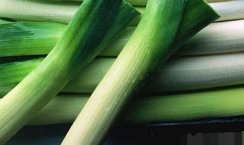 常吃天麻燉魚(yú)頭,腰間盤(pán)突出,坐骨神經(jīng)痛一并消失,用一個(gè)靈一個(gè)